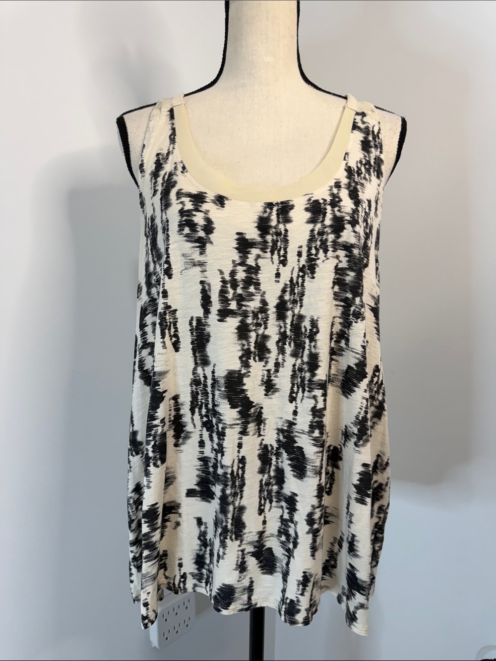 Calvin Klein Jeans Cream Abstract Print Tank Top.  Sz XL